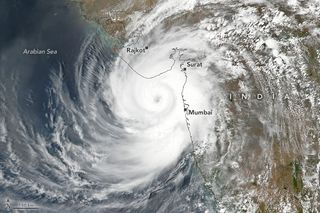 El ciclón tropical Tauktae azota la India: 12 muertos y graves daños