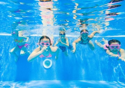 El "color prohibido" de la malla: ¿por qué el blanco o el azul ponen en riesgo a tu hijo en la pileta?