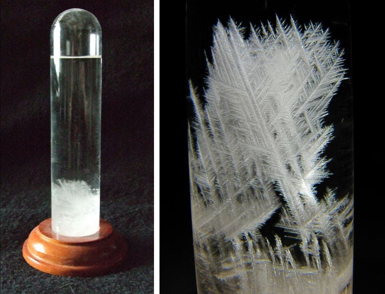 Izquierda: Modelo de cristal de tormenta comercializado en la actualidad. Derecha: Detalle de las estructuras ramificadas que surgen a veces en el seno del líquido contenido en un cristal de tormentas. Fuente: Wikipedia.
