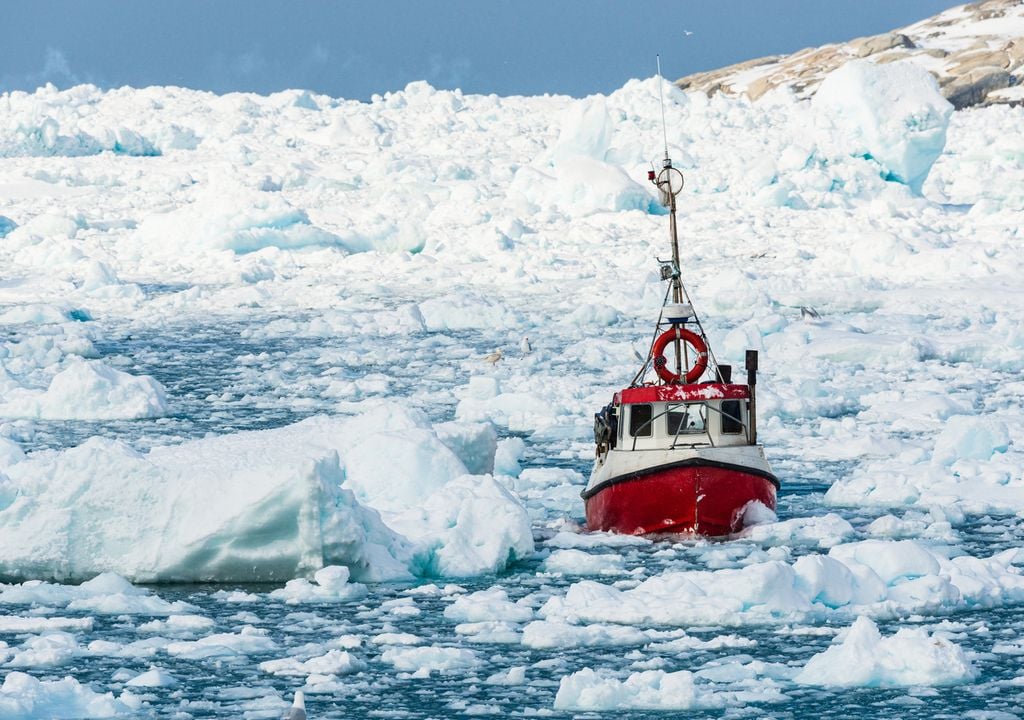 hielo El hielo antiguo y grueso, que alguna vez dominó el Ártico, ha disminuido en más del 95 % desde la década de 1980.
