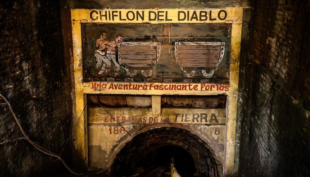Chiflón del Diablo en el Pueblito Minero de Lota. Entrada al Chiflón del Diablo en el Pueblito Minero de Lota. Crédito: Registro de Museos de Chile.