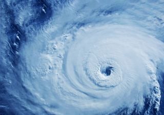 El devastador fenómeno meteorológico que se origina cada vez más al sur y pone en riesgo a millones de personas