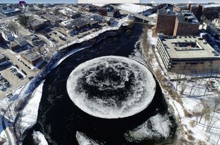 El disco de hielo rotatorio que sorprendió al mundo