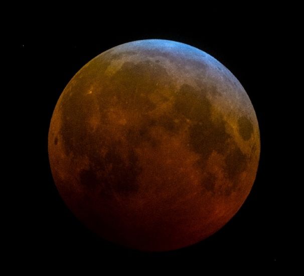 El Eclipse Lunar De Sangre Y Azul
