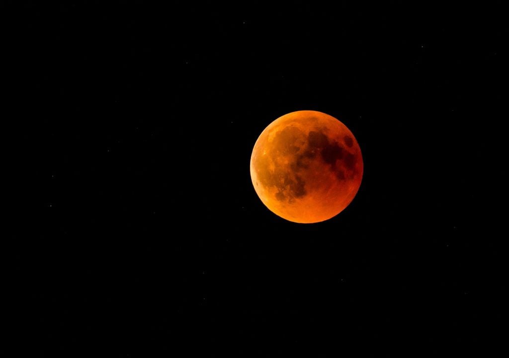 El eclipse total de Luna de septiembre tendrá fases penumbral, parcial y total.