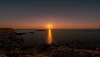 "Ca&iacute;da en picado de la radiaci&oacute;n pero sin descenso t&eacute;rmico": la explicaci&oacute;n de los meteor&oacute;logos tras el eclipse solar