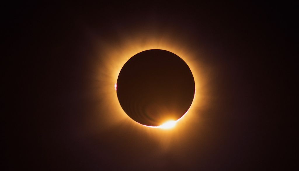 Eclipse solar del 12 de agosto en España El eclipse solar dejó una fuerte caída de la radiación en tres estaciones de AEMET, aunque la temperatura apenas varió durante la fase de totalidad.