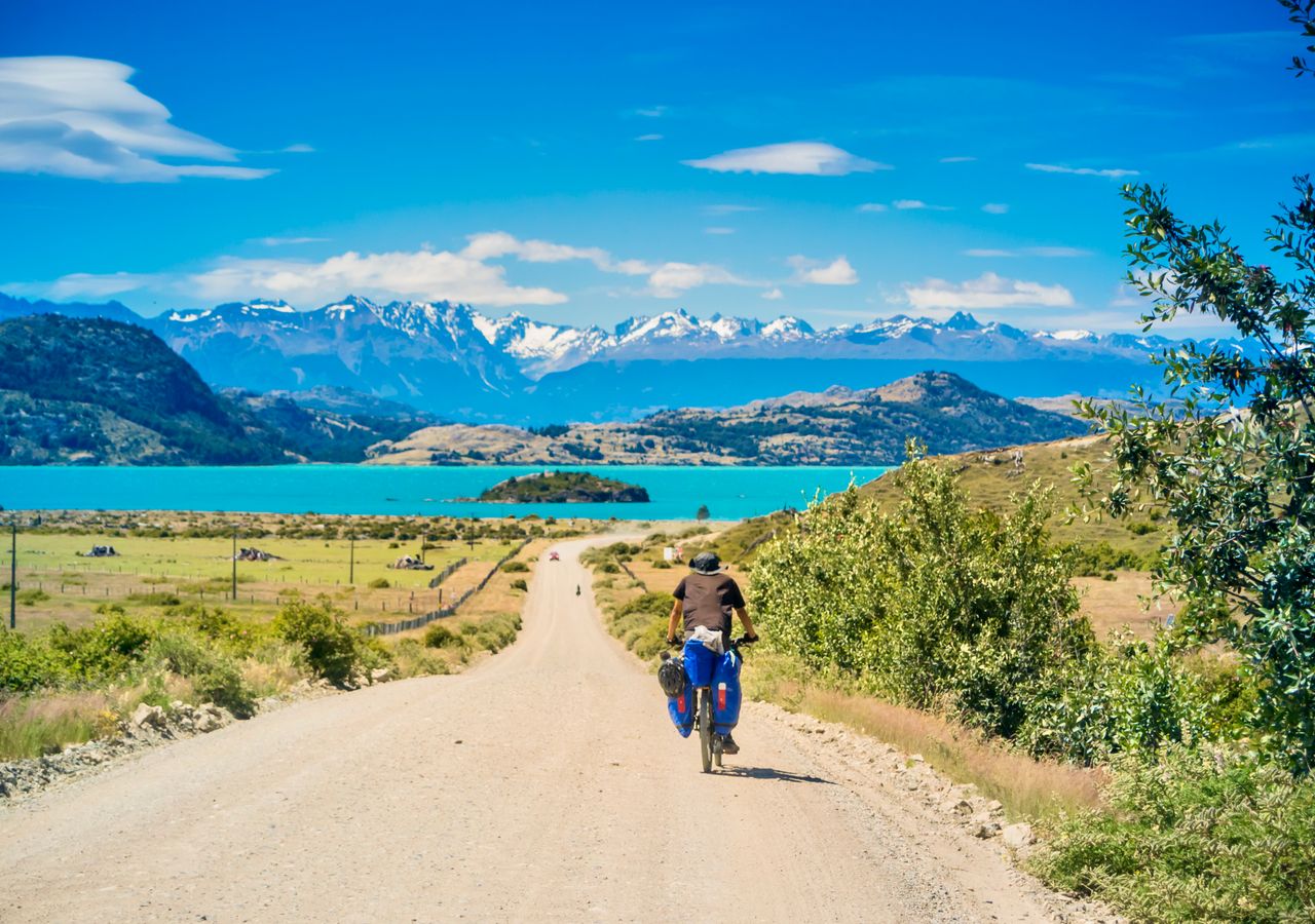 Cada año, algunos aventureros se animan a hacer la Carretera Austral en bicicleta.