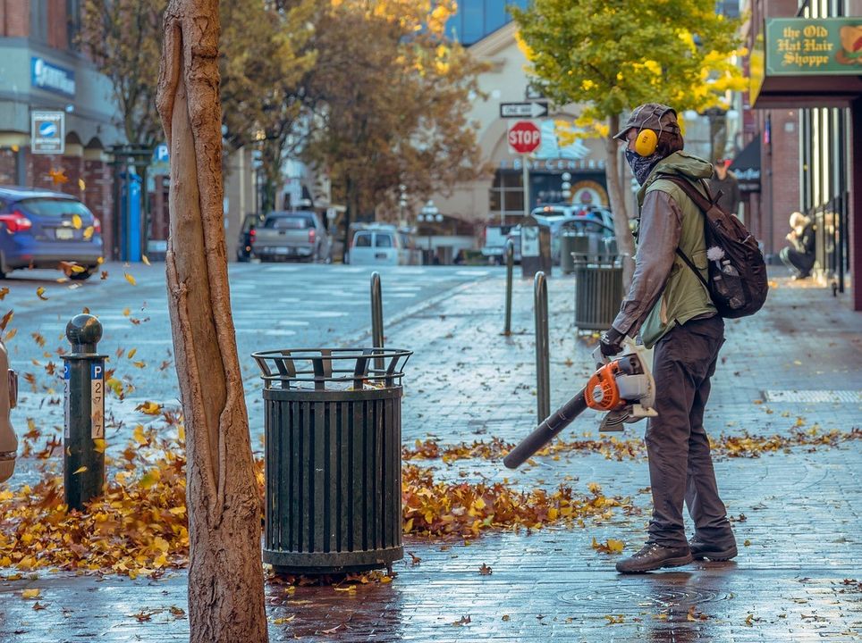 Si hay algo que más molesta de su uso, es la hora a la que se utiliza y la cantidad de polvo que levanta. Si hay algo que más molesta de su uso, es la hora a la que se utiliza y la cantidad de polvo que levanta.