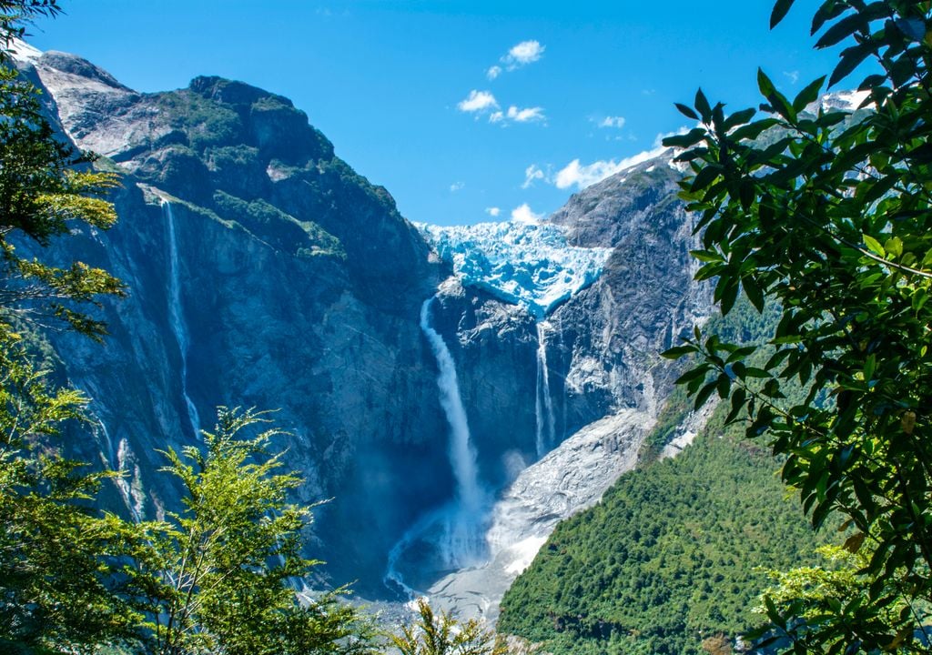 El Ventisquero Colgante del Parque Nacional Queulat es un atractivo emblemático de la Carretera Austral.