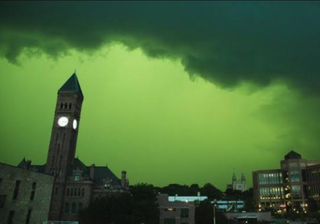 El enigma del cielo verde durante las tormentas