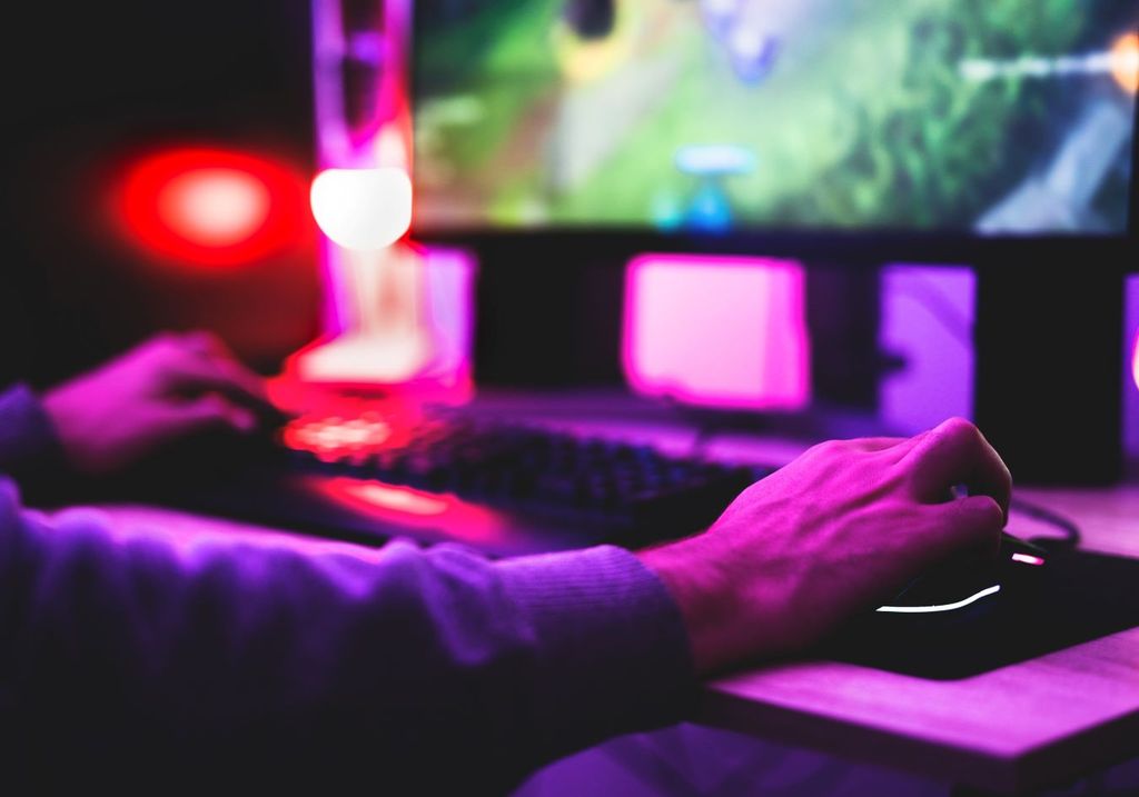 Los videojuegos se han convertido en un refugio y escape de muchos adultos ante las responsabilidades de la vida. Los videojuegos se han convertido en un refugio y escape de muchos adultos ante las responsabilidades de la vida.