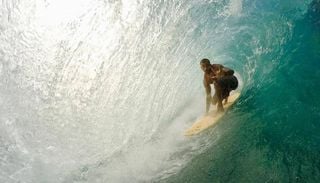 El fen&oacute;meno que convierte Puerto Escondido en el &ldquo;Pipeline&rdquo; mexicano y hace crecer olas de tama&ntilde;o impresionante