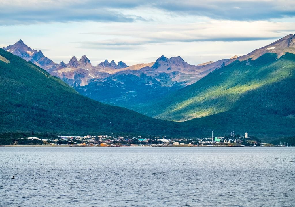 Puerto Williams, ciudad más austral del mundo. Puerto Williams es la ciudad más austral del mundo.