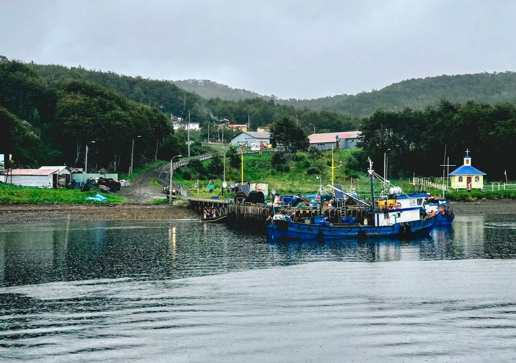 Puerto Toro, poblado más austral del mundo. A Puerto Toro sólo se puede llegar en un barco que sale una vez al mes.m