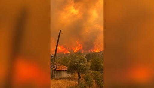 El fuego acorrala Antalya y fuerza evacuaciones masivas de cientos de viviendas por el avance de las llamas
