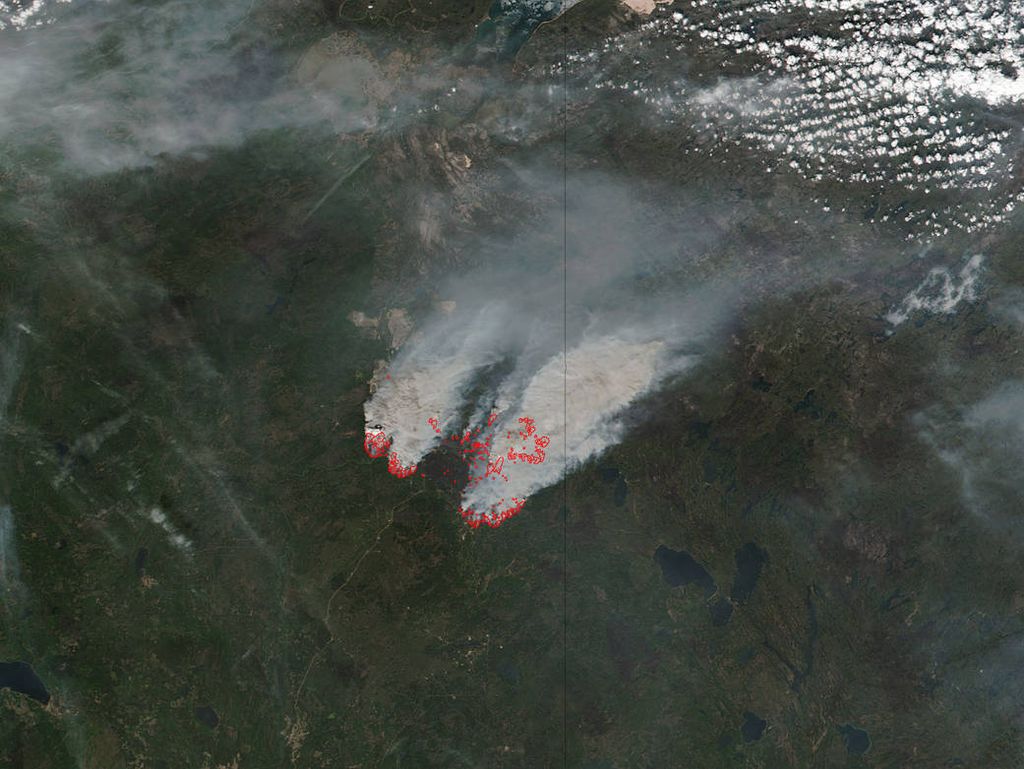 El Fuego En Fort Mcmurray Envía A La Atmósfera Columnas Enormes De Humo