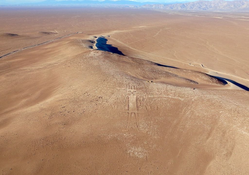 Vista aérea del Gigante de Tarapacá. Vista aérea del Gigante de Tarapacá.