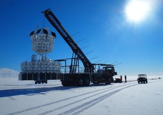 El hielo de la Antártida envía señales: el misterioso mensaje cósmico que desafía a la física