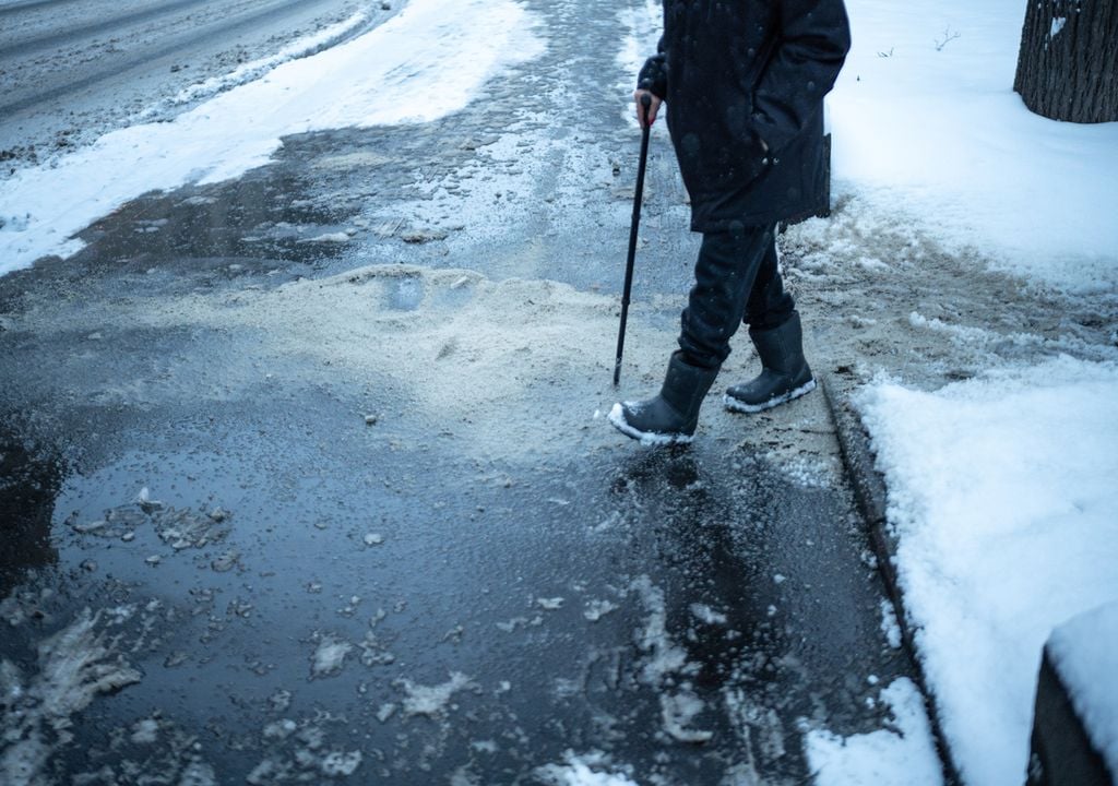 El hielo negro no se ve tan claro como el que estamos acostumbrados y es clave conocerlo para poder anticipar sustos.