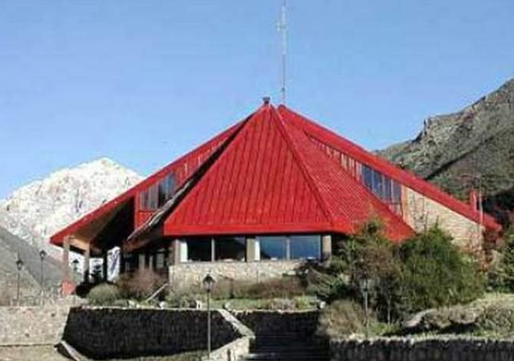 Hotel Samay Huasi incendiado en Mendoza