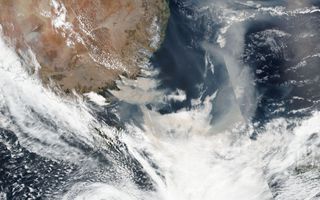 El humo de los incendios australianos establece varios récords únicos
