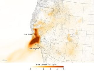 El humo de los incendios forestales envuelve el oeste de EE. UU.