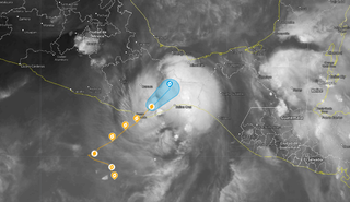 El huracán Agatha toca tierra y se degrada a tormenta tropical