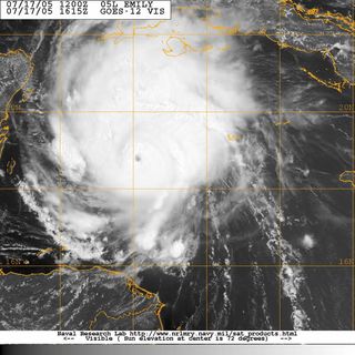 El huracán Emily hace historia en el mes de julio
