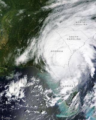 El huracán Idalia genera fuertes vientos y marejada ciclónica histórica y mortífera