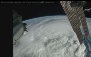 El huracán Matthew visto desde la EEI / ISS