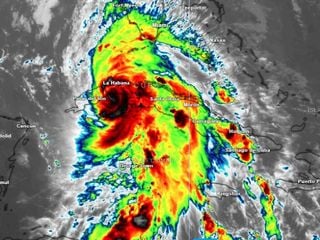 El huracán mayor “Rafael” toca tierra como categoría 3 en Playa Majana, al Oeste de Cuba, con rachas de más de 225 km/h