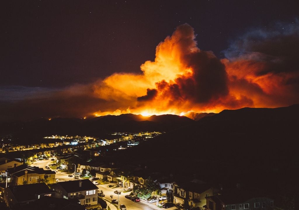 incendios California Incendios en área urbana en California.