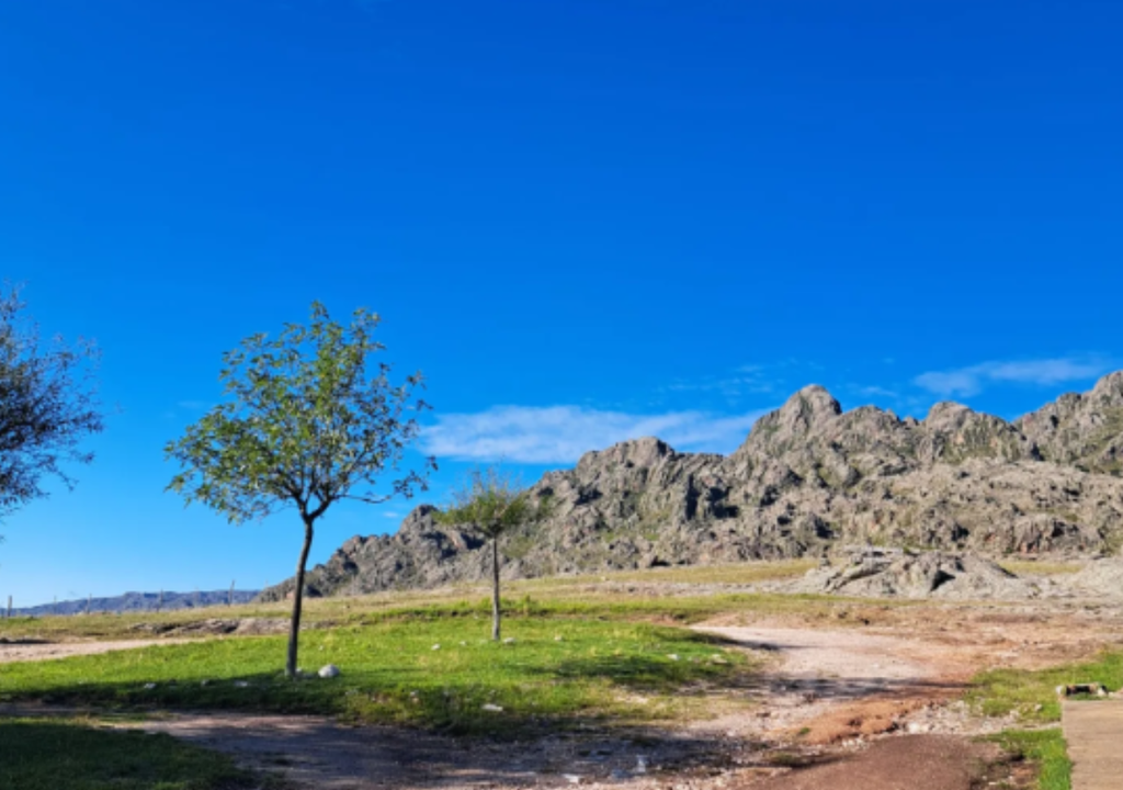 Lravesía de dos días con noche en refugio incluye un trekking de 28 kilómetros. Foto: @losgiganteslaotonda