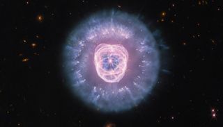 Le t&eacute;lescope James Webb saisit avec un niveau de d&eacute;tail in&eacute;dit l&rsquo;agonie d&rsquo;une &eacute;toile semblable au Soleil