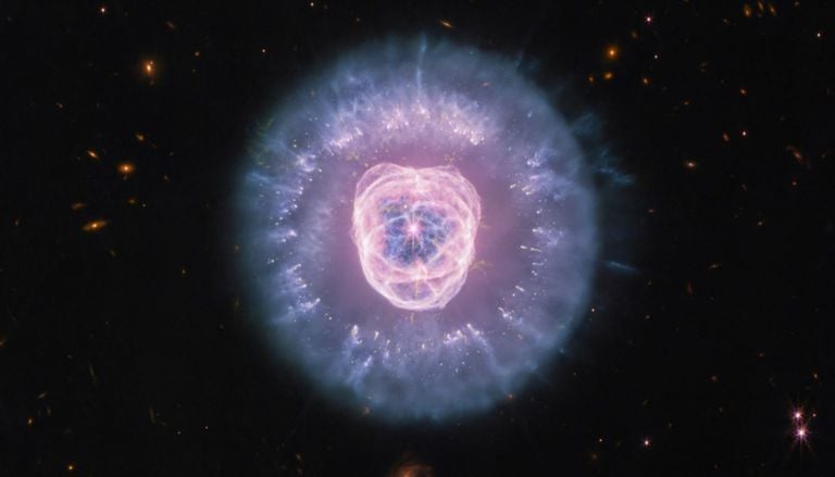 Le t&eacute;lescope James Webb saisit avec un niveau de d&eacute;tail in&eacute;dit l&rsquo;agonie d&rsquo;une &eacute;toile semblable au Soleil