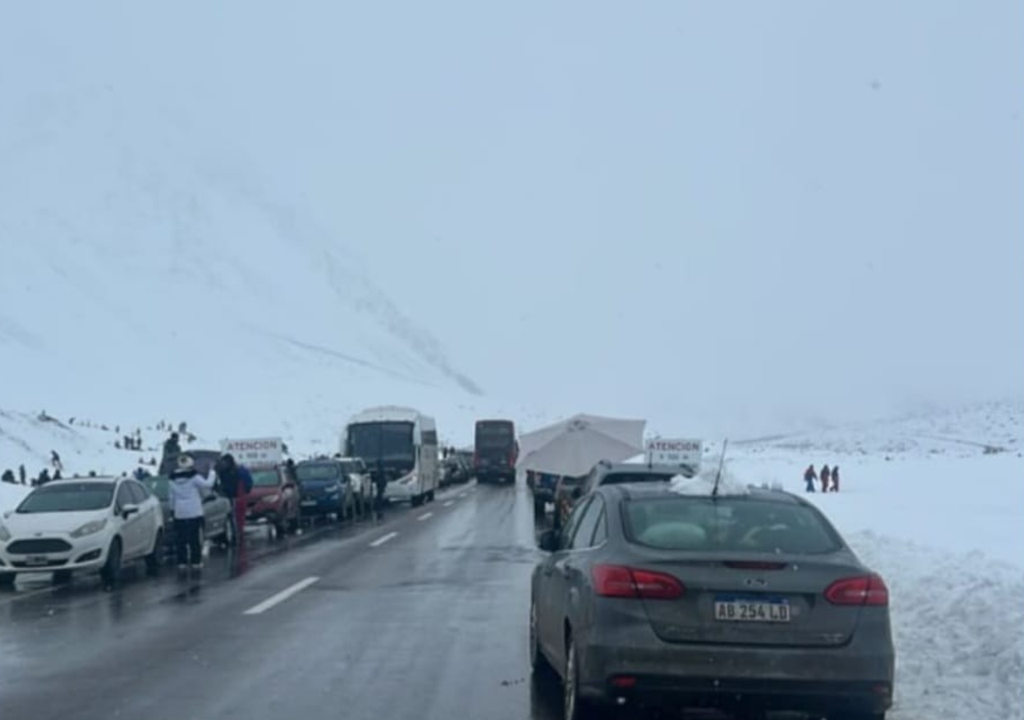 El tránsito se encuentra cerrado en las zonas cordilleranas de Mendoza desde mediados de julio. Foto: Gentileza Gendarmería Nacional