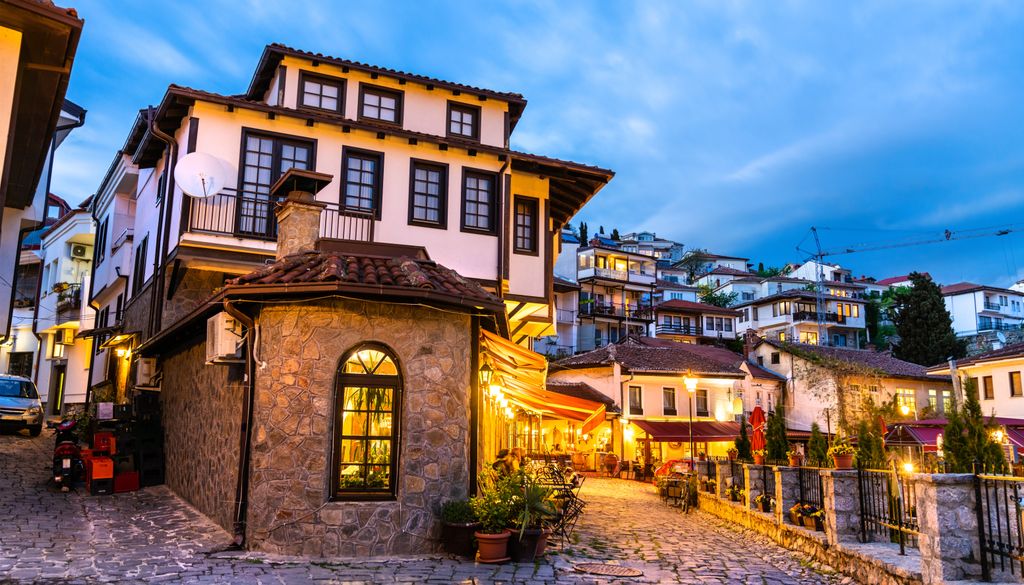 Arquitectura tradicional en Ohrid, Macedonia del Norte.