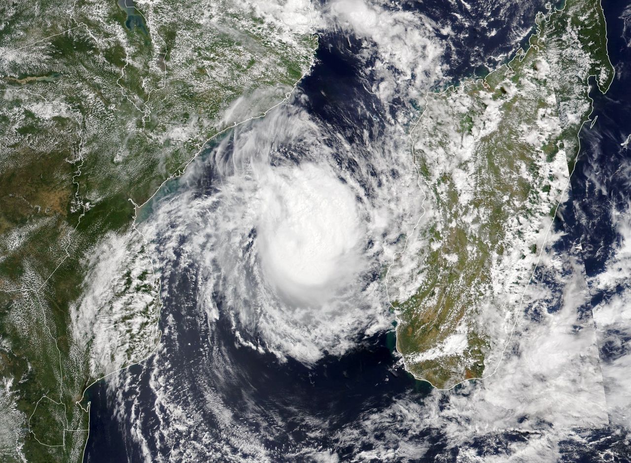 Imagen en el canal visible del ciclón Freddy captada por el satélite NOAA-20 el pasado 8 de marzo de 2023 a las 11:10 UTC. Crédito: NASA Earth Observatory.