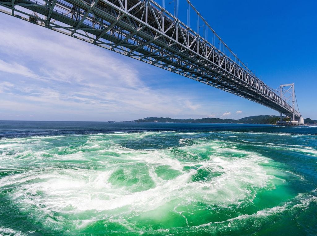Remolino que se forma en el estrecho de Naruto, en Japón.