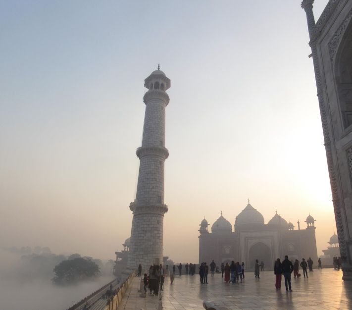 El Mágico Taj Mahal Con La Niebla El Mágico Taj Mahal Con La Niebla
