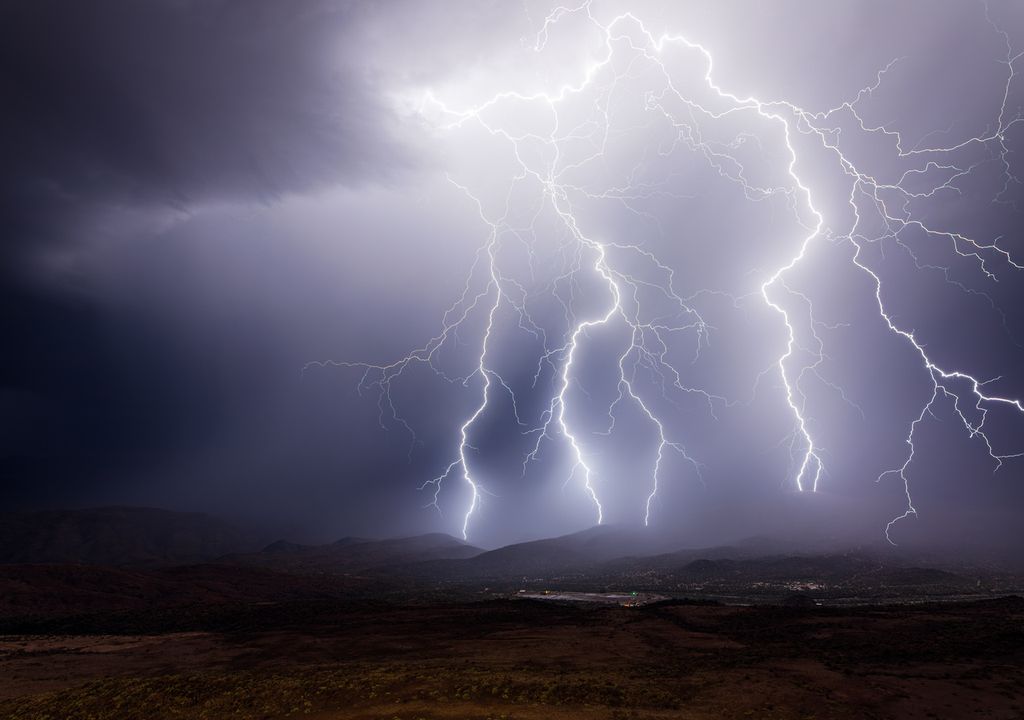 Analizamos cuáles son los sitios más tormentosos de España a partir de la densidad de rayos y del número de días de tormenta al año.