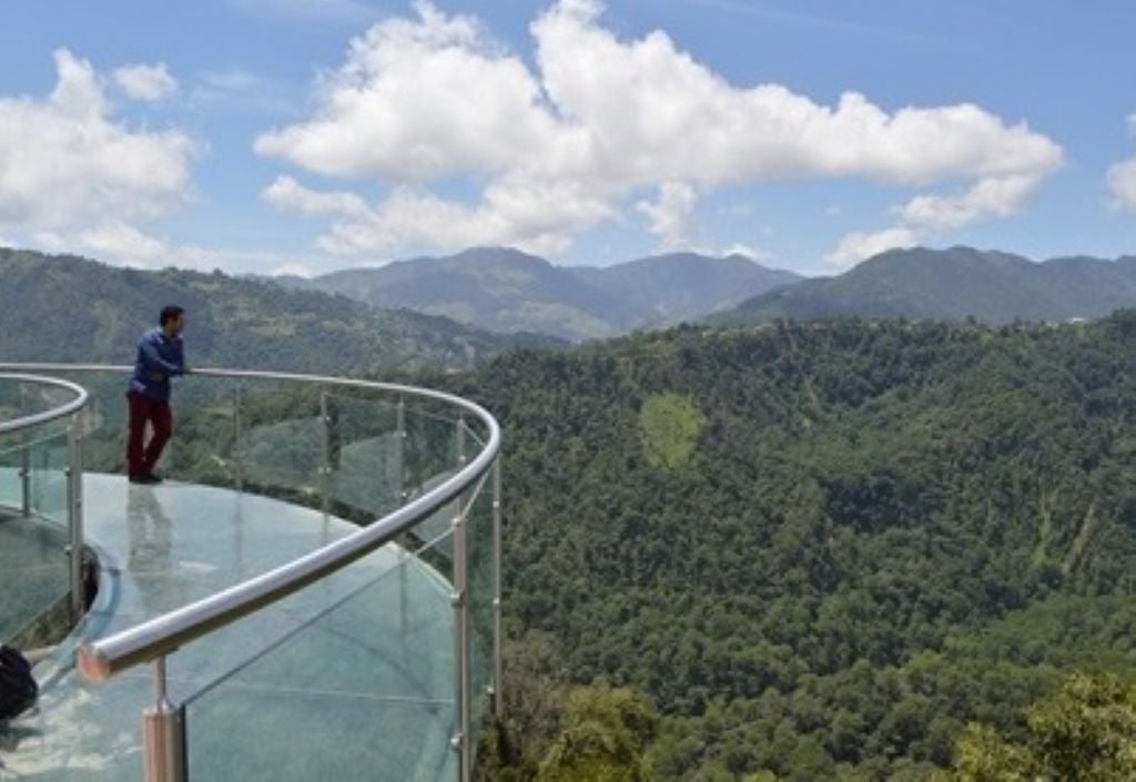 Puente de Cristal en Zacatlán de las Manzanas, Puebla, un mirador para apreciar la belleza de la Barranca de los Jilgueros.Foto. Cortesía Puebla.