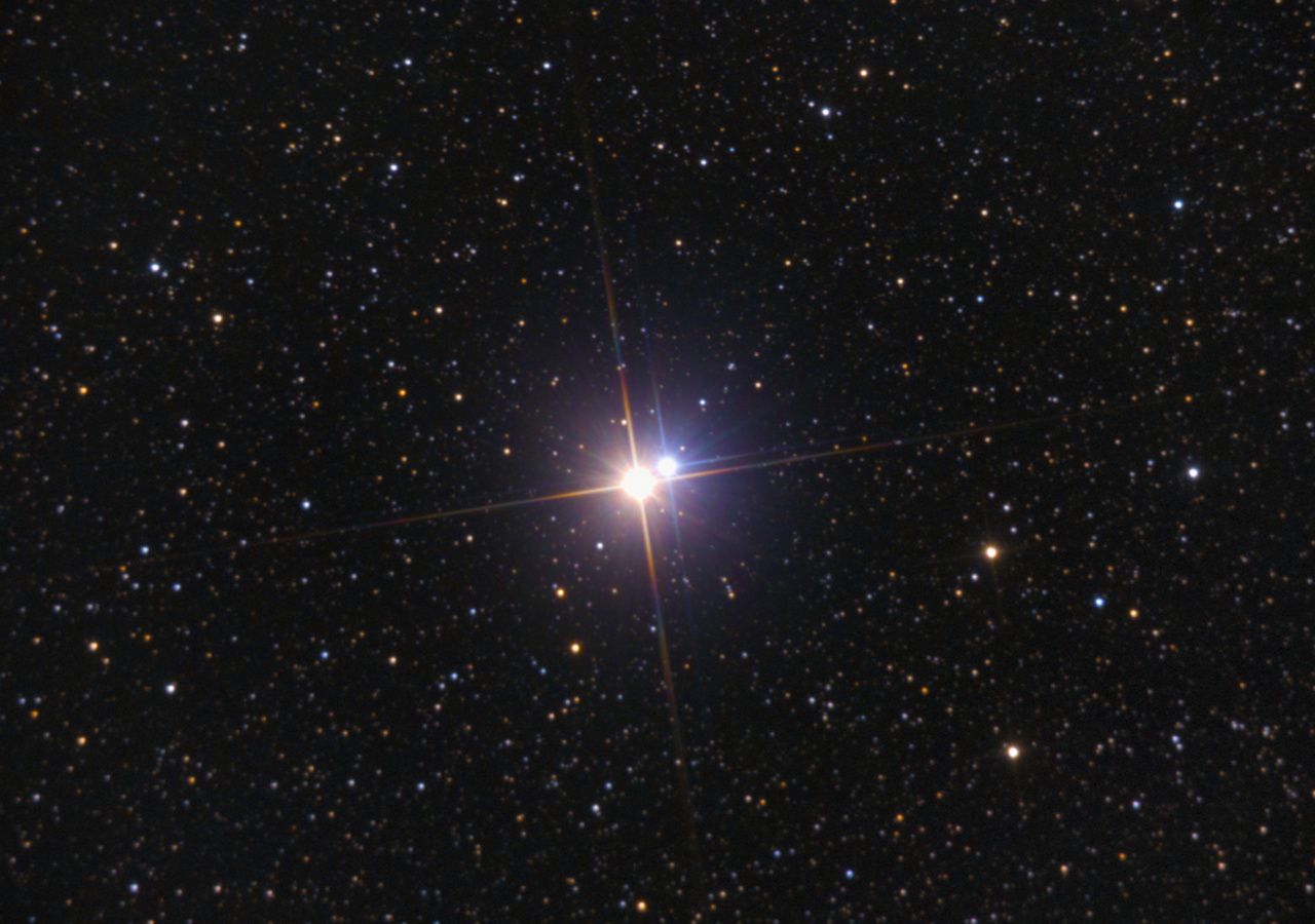 Ciò che rende Albireo davvero speciale è la sua natura e la controversia se sia effettivamente una stella binaria.
