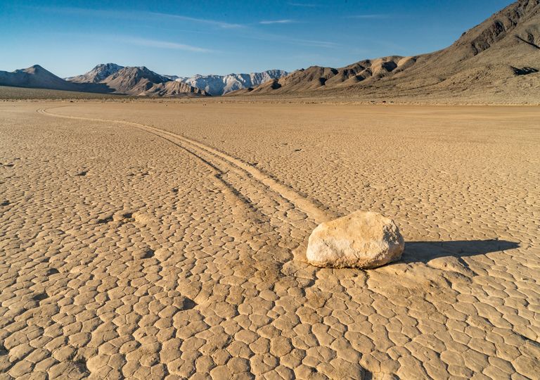 El misterio de las piedras navegantes de Death Valley, las rocas que se  mueven solas