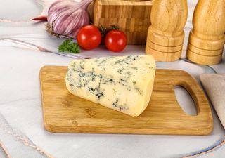 El misterioso queso verde que amaneció blanco: científicos explican este curioso caso (y por qué es más sabroso)