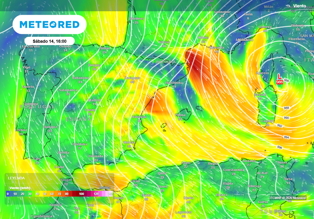 Intenso gradiente de presión el sábado, entre la borrasca mediterránea y el anticiclón de las Azores.