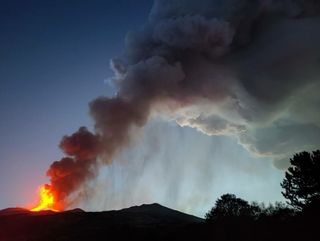 El Monte Etna continúa muy activo