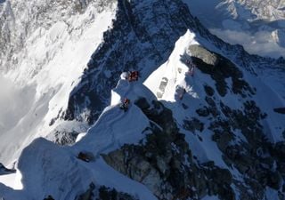 El monte Everest sigue creciendo un poco más cada año y unos geólogos han descubierto la razón 