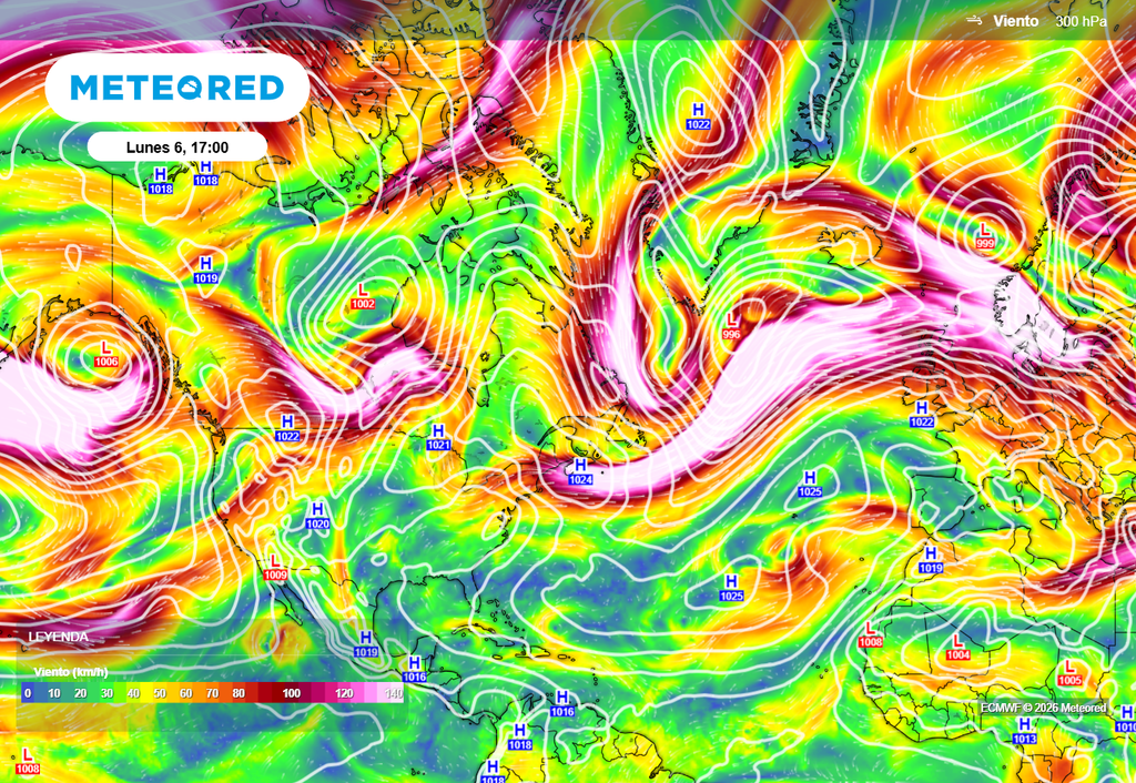 En el contexto de El Niño-Oscilación del Sur (ENOS), la anomalía de divergencia en altura (aire que asciende y se expande) sobre el Pacífico ecuatorial crea una fuente de ondas de Rossby.